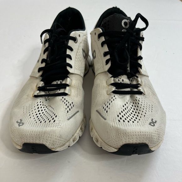 On On Cloud Running Sneakers Women Size 8 White and Black - Picture 4 of 8